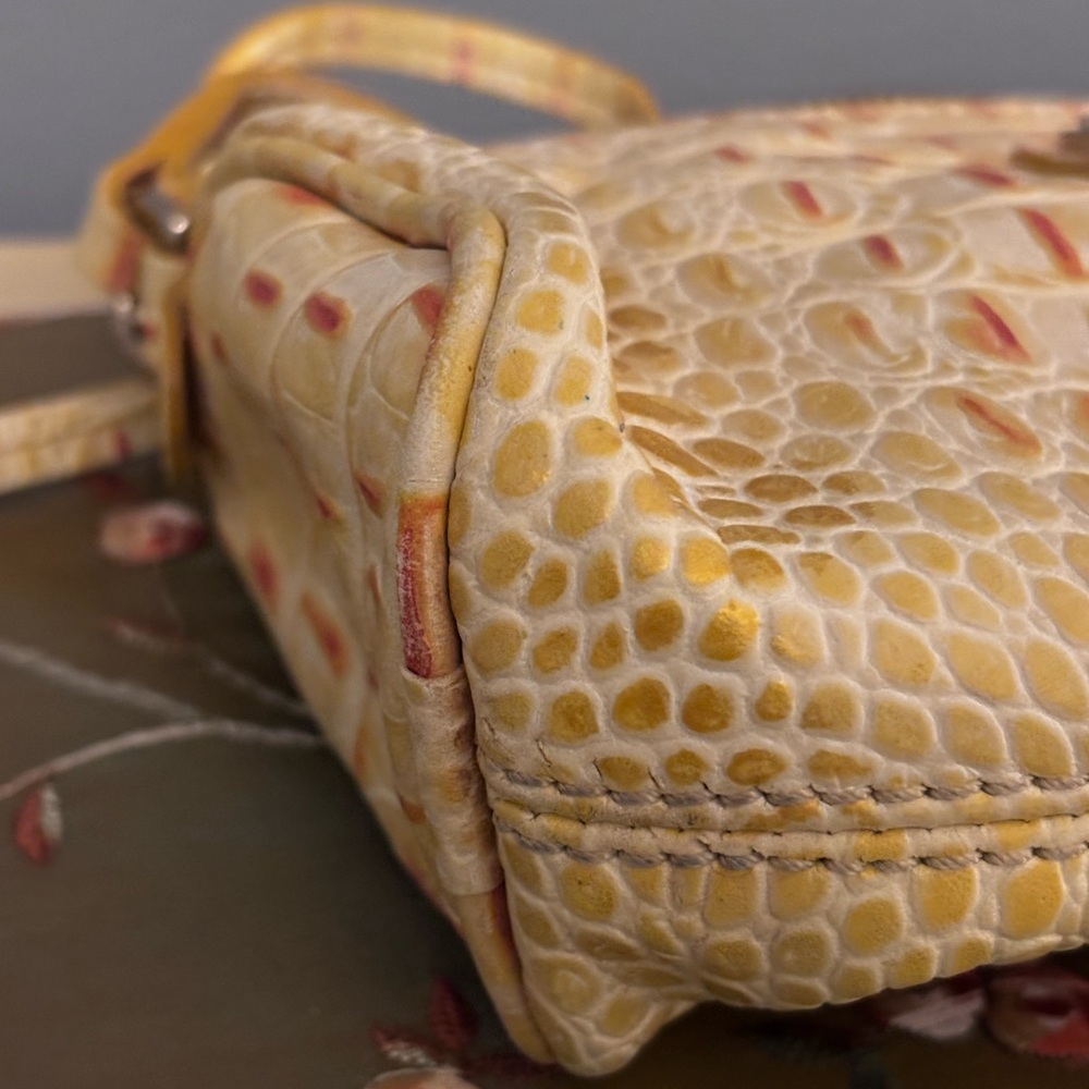 Dooney & Bourke Croc Embossed Leather Barrel Bag Purse with matching key fob - Picture 8 of 9